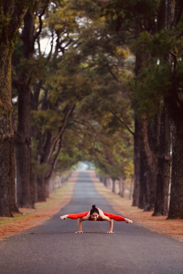 Nữ HLV xinh đẹp này từng giành Huy chương vàng Yoga toàn quốc năm 2017; Giải nhất Yoga đôi nghệ thuật Festival Yoga 2018; Huy chương vàng giải Yoga thanh thiếu niên toàn quốc năm 2018.