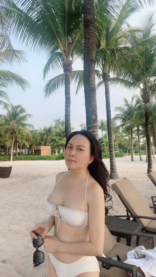 Động thái của nữ đại gia Phượng Chanel giữa lùm xùm chia tay Quách Ngọc Ngoan - Ảnh 1 Động thái của nữ đại gia Phượng Chanel giữa lùm xùm chia tay Quách Ngọc Ngoan - Ảnh 1