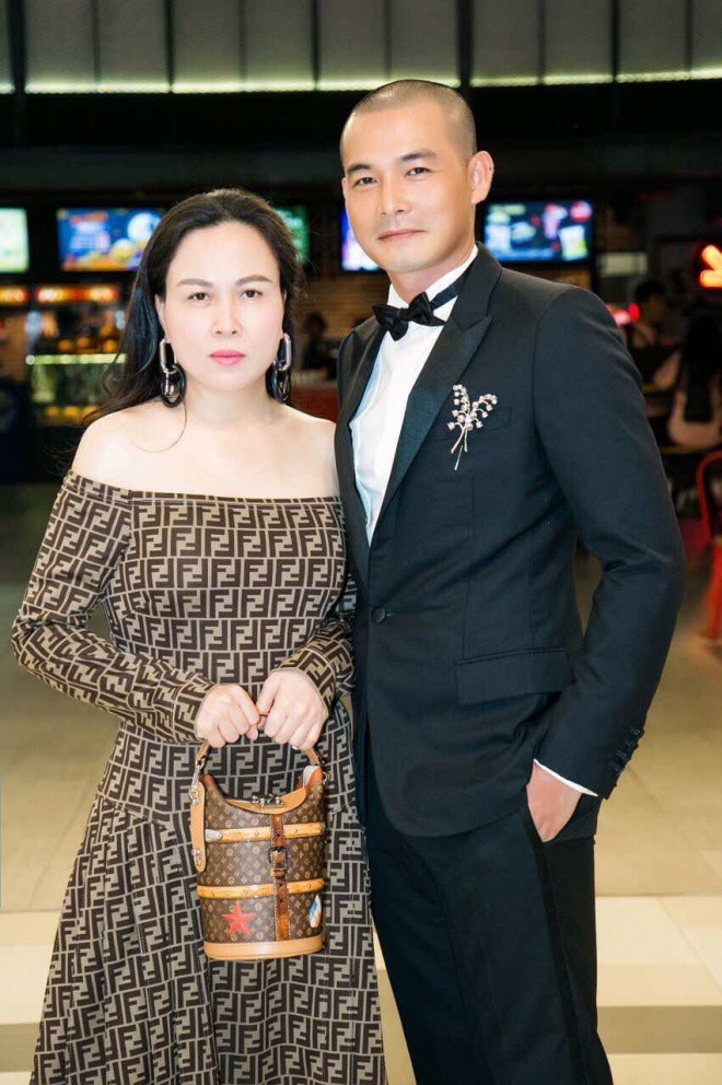 Nhiều người tỏ ra không hài lòng khi cặp đôi này bắt đầu quen nhau và ủng hộ việc chia tay sau 6 năm dài. Ngoài ra, đông đảo người hâm mộ còn hy vọng Quách Ngọc Ngoan sẽ tập trung xây dựng sự nghiệp, diễn xuất tốt hơn trong tương lai. Nhiều người tỏ ra không hài lòng khi cặp đôi này bắt đầu quen nhau và ủng hộ việc chia tay sau 6 năm dài. Ngoài ra, đông đảo người hâm mộ còn hy vọng Quách Ngọc Ngoan sẽ tập trung xây dựng sự nghiệp, diễn xuất tốt hơn trong tương lai.