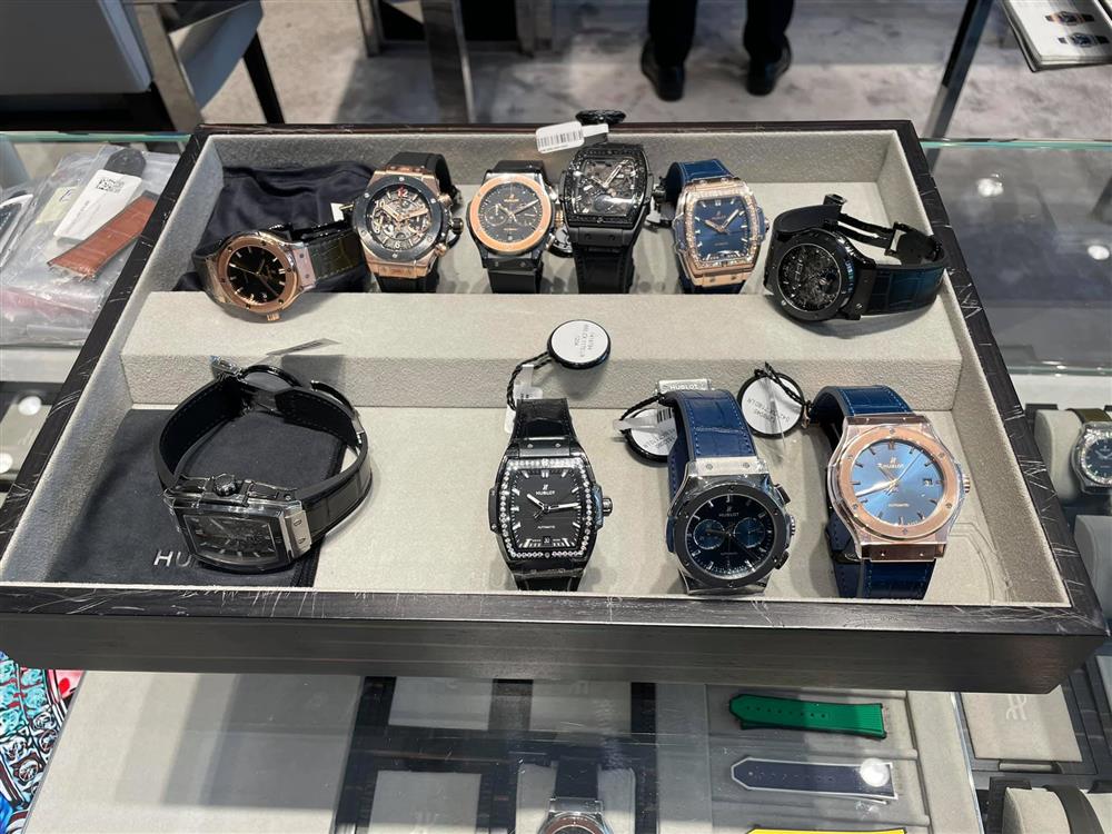 Tặng Cường Đô La cả lố đồng hồ hiệu, Đàm Thu Trang xứng danh bà vợ chịu chi nhất Vbiz - Ảnh 1