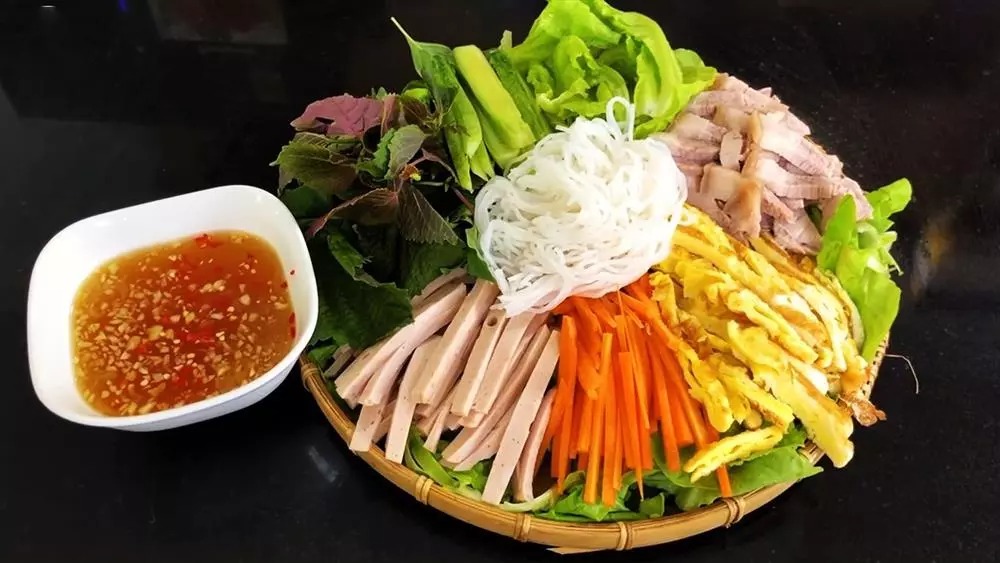 Ngoài phở, bánh mì thì gỏi cuốn cũng là cái tên đã từng làm 'điêu đứng' biết bao nam, nữ thần Kpop. Ảnh minh hoạ Ngoài phở, bánh mì thì gỏi cuốn cũng là cái tên đã từng làm 'điêu đứng' biết bao nam, nữ thần Kpop. Ảnh minh hoạ