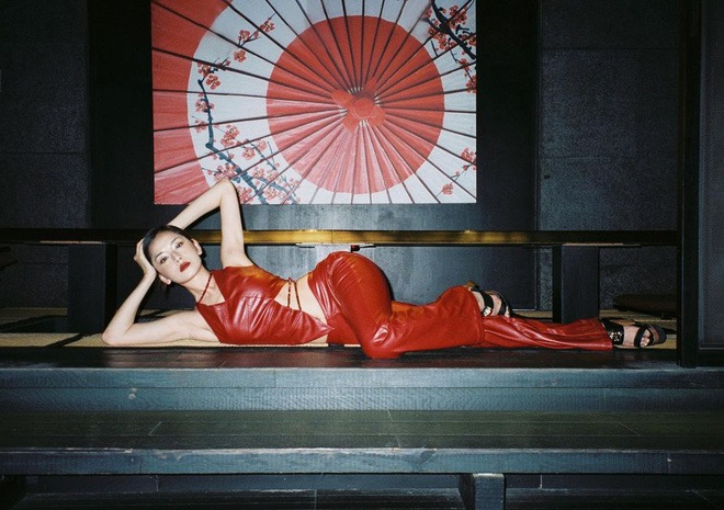 Sau khi tốt nghiệp THPT, Chi Pu theo học Đại học RMIT - ngôi trường được danh giá chỉ dành cho con nhà giàu.