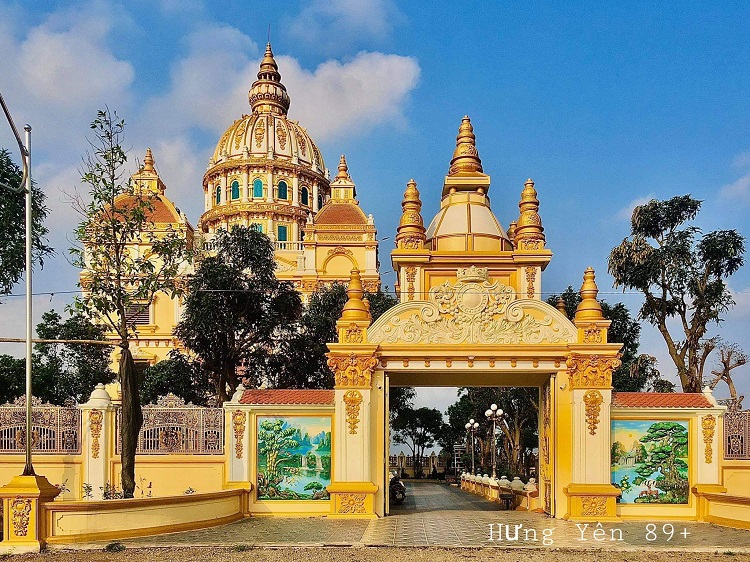 Chiêm ngưỡng tòa lâu đài 'dát vàng' bề thế, trị giá hơn 100 tỷ của đại gia Hưng Yên