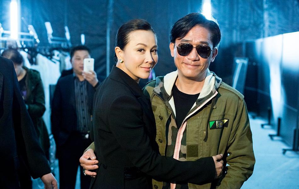 Dù đã bên nhau hơn 30 năm nhưng Lưu Gia Linh – Lương Triều Vỹ vẫn ngọt ngào như thưở ban đầu.