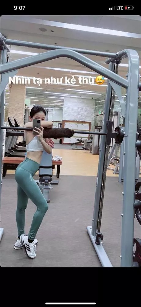 Dân tình muốn triệu hồi cao nhân 'nhà tôi 3 đời trị xương khớp' giúp Lệ Quyên. Dân tình muốn triệu hồi cao nhân 'nhà tôi 3 đời trị xương khớp' giúp Lệ Quyên.