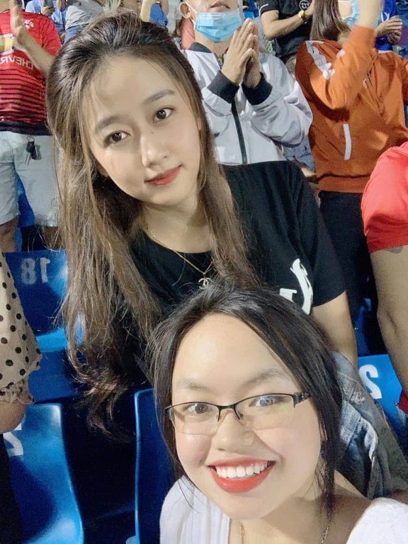 Nữ CĐV xứ Nghệ khiến dân tình chao đảo vì quá xinh đẹp