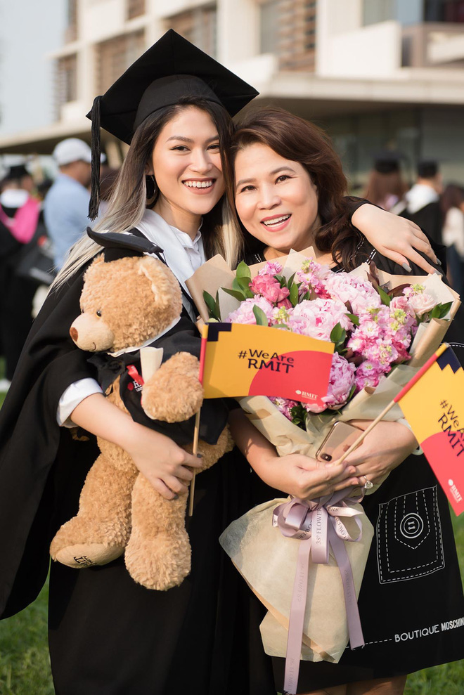 Ngọc Thanh Tâm thường xuyên được nhắc đến với danh xưng 'cháu gái Đàm Vĩnh Hưng' khi mẹ cô - nữ đại gia thủy sản là bạn thân thiết của Mr. Đàm. Ảnh: FB