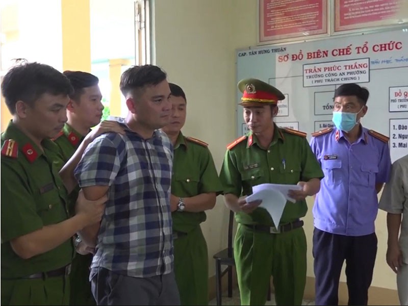 Trước khi bị bắt, Lê Chí Thành đã nhiều lần thực hiện hành vi cản trở lực lượng chức năng đang thực hiện nhiệm vụ, tạo cớ khiêu khích, xuyên tạc, đưa thông tin sai sự thật về hoạt động công vụ. Ảnh: PLO Trước khi bị bắt, Lê Chí Thành đã nhiều lần thực hiện hành vi cản trở lực lượng chức năng đang thực hiện nhiệm vụ, tạo cớ khiêu khích, xuyên tạc, đưa thông tin sai sự thật về hoạt động công vụ. Ảnh: PLO