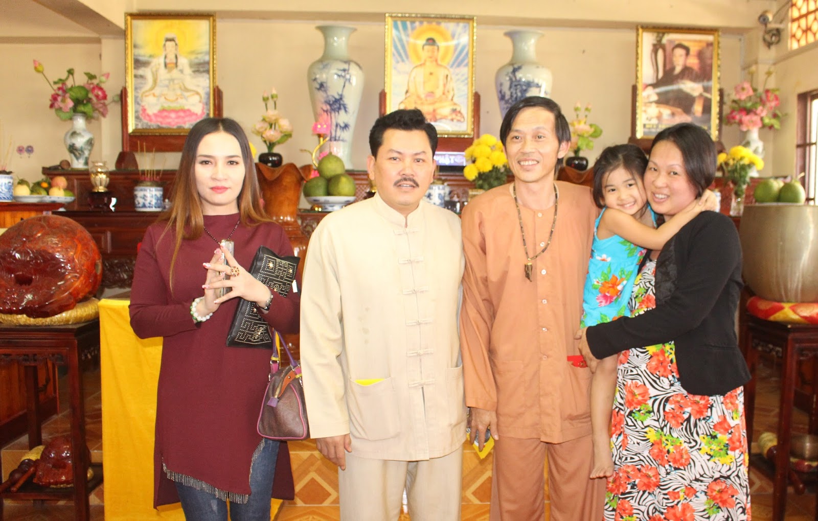 NSƯT Hoài Linh vừa tái xuất đã gây sốt sau drama với vợ đại gia Dũng 'lò vôi'