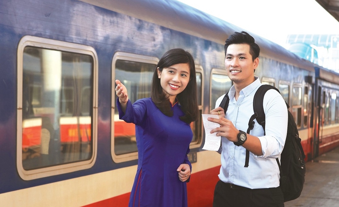 Hành khách khi mua vé cần xuất trình giấy tờ tùy thân hợp lệ và danh sách thành viên tham dự kì thi do các trường đại học, cao đẳng, trung học phổ thông xác nhận. Ảnh minh hoạ