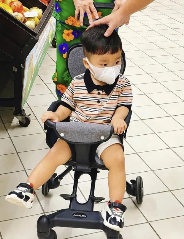 Dù chia sẻ nhiều hình ảnh, thông tin về con nhưng Hòa Minzy vẫn giữ kín diện mạo của bé. Ảnh: IG