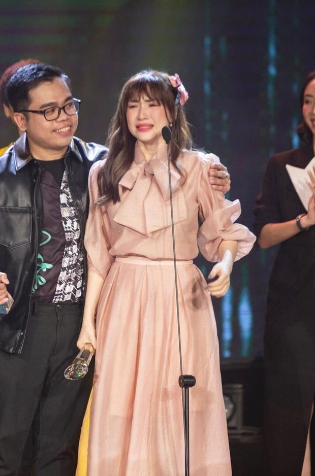 Hoà Minzy kể lại pha hớ miệng tiếng Anh, phát âm lạ đến mức dân tình nghe xong quên luôn từ gốc - Ảnh 1