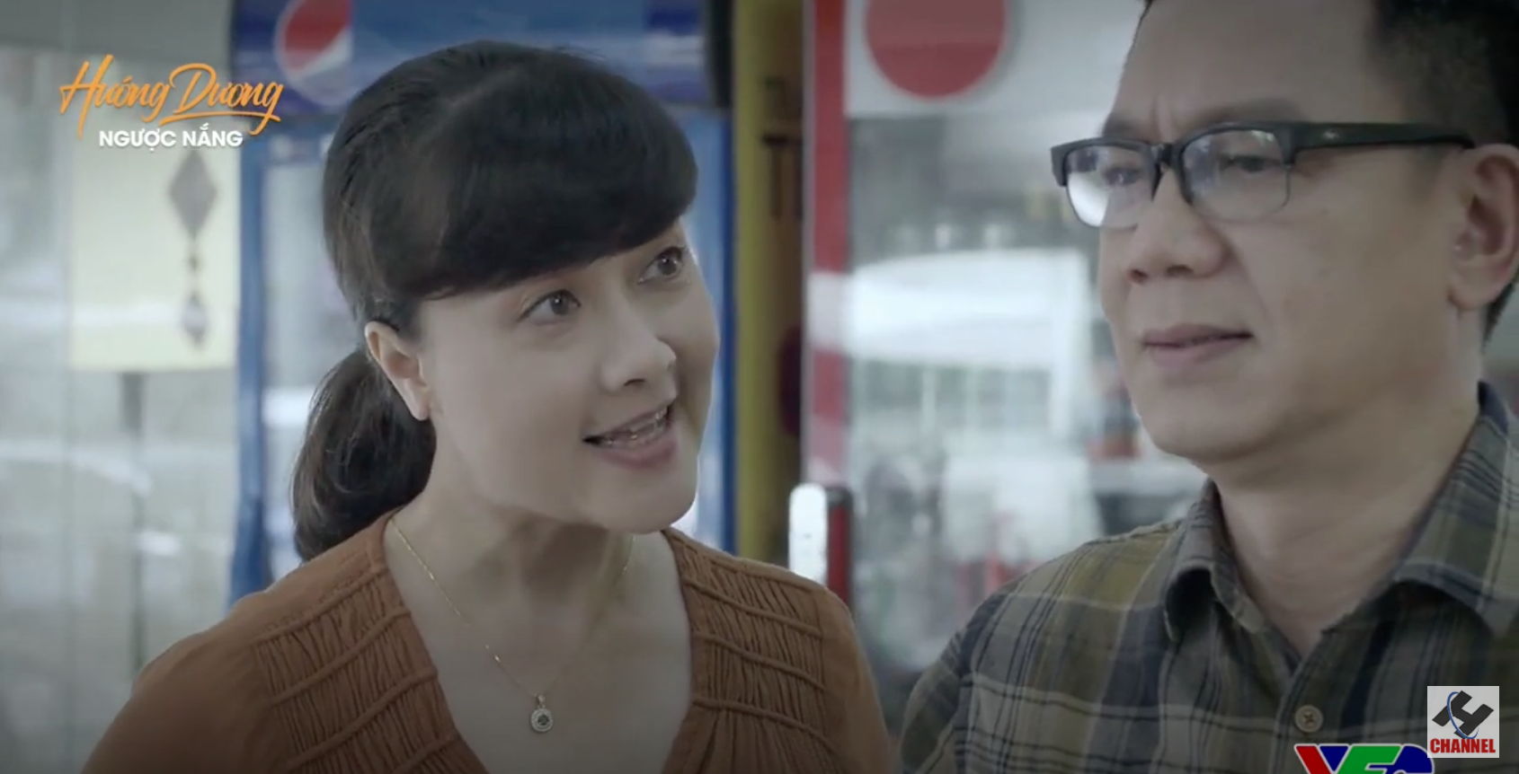 Hướng dương ngược nắng tập 59: Diễm Loan tán tỉnh ông Quân, Châu phát hiện ra Kiên vẫn thường gửi email cho cô Hướng dương ngược nắng tập 59: Diễm Loan tán tỉnh ông Quân, Châu phát hiện ra Kiên vẫn thường gửi email cho cô
