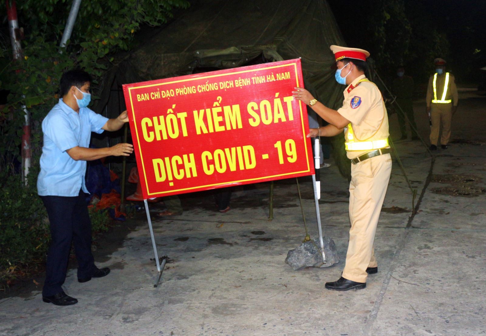 Huyện Lý Nhân đang thực hiện tất cả biện pháp phòng chống dịch theo quy định. Khu vực nhà ở của nam thanh niên đã được phun khử trùng, cách ly. Ảnh minh hoạ