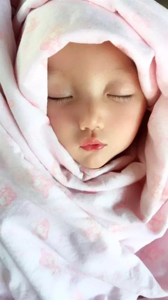 Nhờ vẻ ngoài đáng yêu hết phần thiên hạ của mình, thông tin về cô bé này được nhiều người vô cùng quan tâm. Ảnh: FB