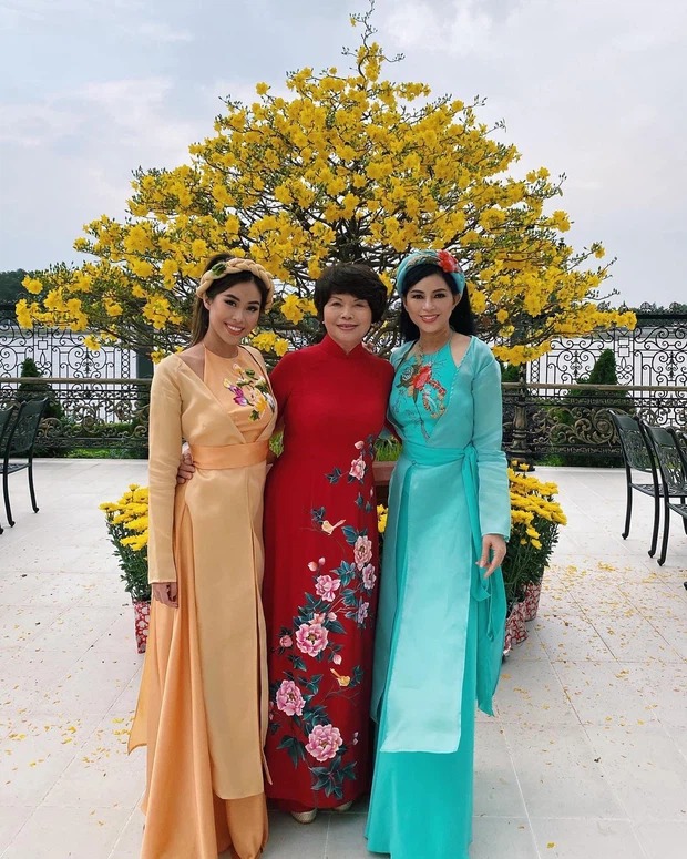 Sinh ra trong gia đình danh giá, ái nữ của 'vua hàng hiệu' trở thành hình tượng 'con nhà người ta', được nhiều bạn trẻ ngưỡng mộ khi có cuộc sống đáng mơ ước. 