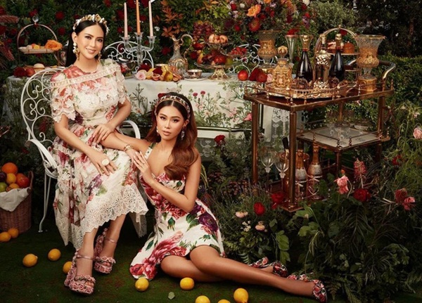 Trong khi Tiên Nguyên nổi bật với vẻ ngoài xinh đẹp, không hề 'đại trà' với những gái xinh khác trên MXH, thì bà Thủy Tiên cũng chẳng kém cạnh khi đứng cạnh con gái. Ảnh: IG