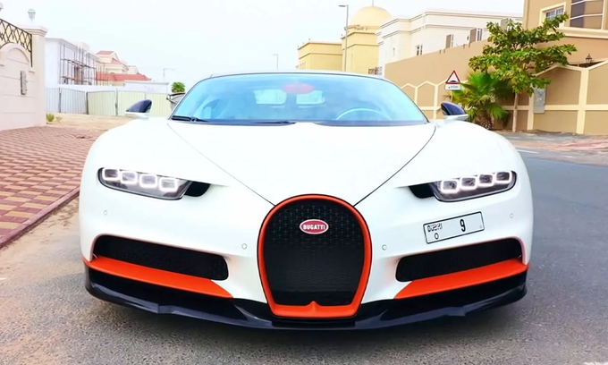 Chiếc Bugatti Chiron Sport màu trắng 3,37 triệu USD, mang biển số 'O9' có giá tới 7 triệu USD. Ảnh: Mo Vlogs