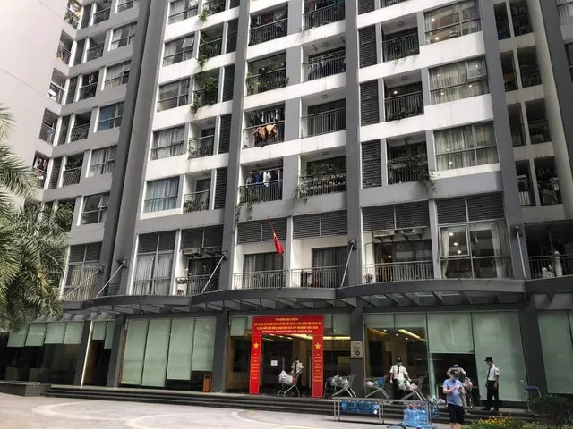 Tạm thời phong tỏa tòa Park 10 (gồm 34 tầng) thuộc khu đô thị Times City. Ảnh: BL