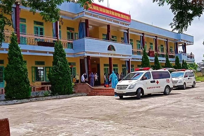 13 giáo viên và 48 học sinh của Trường THPT Lê Quý Đôn (huyện Trực Ninh, Nam Định) đã phải cách ly tập trung sau khi một nữ sinh lớp 10A2 dương tính lần 1 với Covid-19. Ảnh: FB 13 giáo viên và 48 học sinh của Trường THPT Lê Quý Đôn (huyện Trực Ninh, Nam Định) đã phải cách ly tập trung sau khi một nữ sinh lớp 10A2 dương tính lần 1 với Covid-19. Ảnh: FB