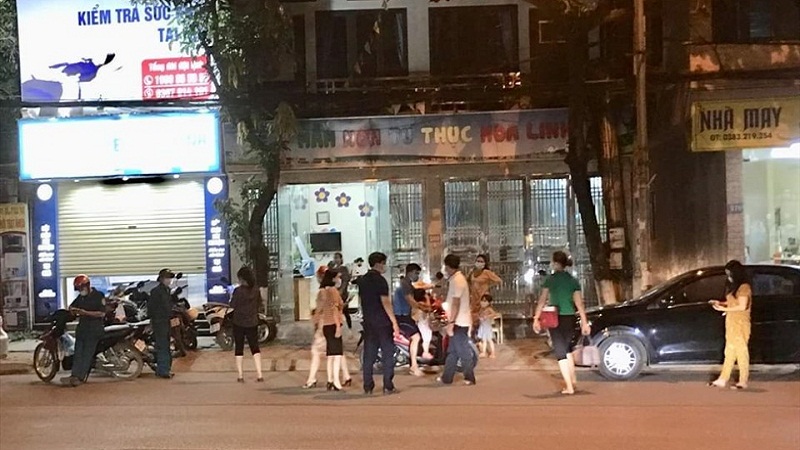 Trên địa bàn TP Hoà Bình xác định 2 ca dương tính với SARS-CoV-2, đều liên quan đến quán cơm Ngọc Bích (Tổ 15, phường Đồng Tiến) gồm 2 BN 3273 và BN 3274. Ảnh: LĐ Trên địa bàn TP Hoà Bình xác định 2 ca dương tính với SARS-CoV-2, đều liên quan đến quán cơm Ngọc Bích (Tổ 15, phường Đồng Tiến) gồm 2 BN 3273 và BN 3274. Ảnh: LĐ