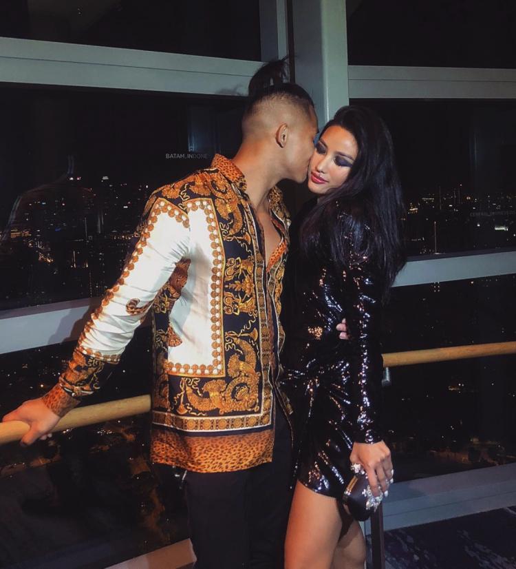 Sau khi tái hôn, Meo Meo có thời gian dài sống tại nước ngoài cùng ông xã. Trên mạng xã hội, cựu hot girl liên tục khoe di chuyển qua nhiều nước khắp thế giới để du lịch cùng chồng. Ảnh: IG Sau khi tái hôn, Meo Meo có thời gian dài sống tại nước ngoài cùng ông xã. Trên mạng xã hội, cựu hot girl liên tục khoe di chuyển qua nhiều nước khắp thế giới để du lịch cùng chồng. Ảnh: IG