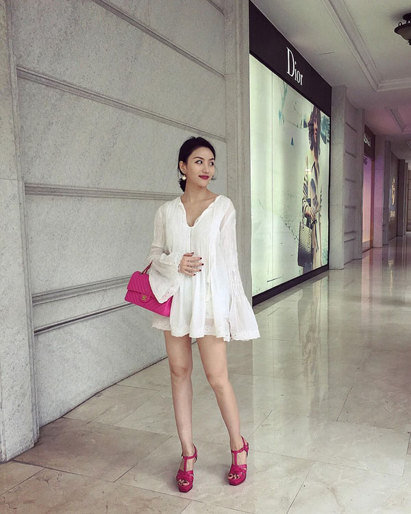 Không chỉ xinh đẹp, sành điệu, Meo Meo còn được nhắc đến với việc chịu chơi nhất khi sở hữu khối lượng hàng hiệu khổng lồ, là một người chuyên đón kịp các xu hướng thời trang và làm đẹp thế giới. Ảnh: IG Không chỉ xinh đẹp, sành điệu, Meo Meo còn được nhắc đến với việc chịu chơi nhất khi sở hữu khối lượng hàng hiệu khổng lồ, là một người chuyên đón kịp các xu hướng thời trang và làm đẹp thế giới. Ảnh: IG