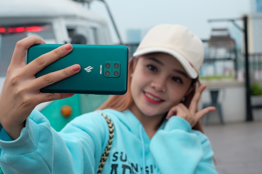 Admin Hội người dùng điện thoại Vsmart tại Việt Nam cho biết, trong tối ngày 9/5, lượng bài viết mua bán điện thoại Vsmart tăng mạnh. Ảnh minh hoạ