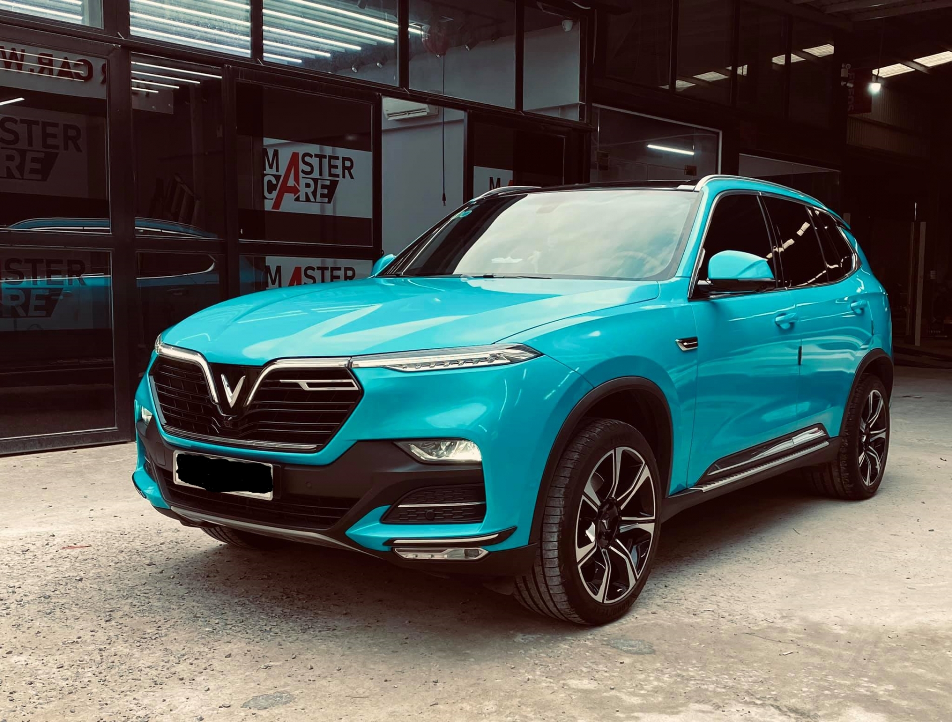 Mới đây, tập đoàn Vingroup đã khiến nhiều người bất ngờ khi tuyên bố VinSmart sẽ đóng mảng tivi, điện thoại di động để tập trung phát triển công nghệ cao cho VinFast. Ảnh: VF Mới đây, tập đoàn Vingroup đã khiến nhiều người bất ngờ khi tuyên bố VinSmart sẽ đóng mảng tivi, điện thoại di động để tập trung phát triển công nghệ cao cho VinFast. Ảnh: VF