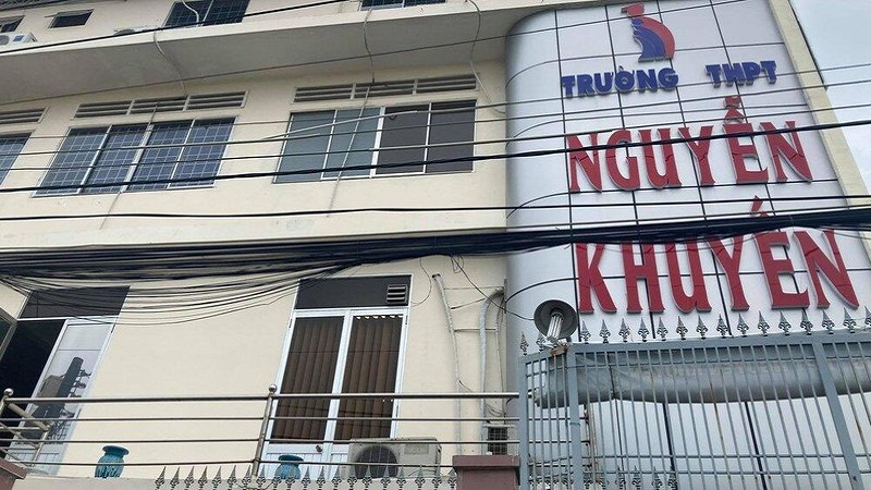 Được biết, nữ sinh này cũng không phải trường hợp đầu tiên bị nhà trường phạt vì vi phạm nội quy. Ảnh: FB Được biết, nữ sinh này cũng không phải trường hợp đầu tiên bị nhà trường phạt vì vi phạm nội quy. Ảnh: FB