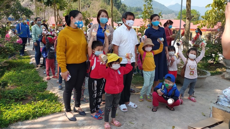 Trong chuyến từ thiện trao sữa cho trẻ em ở H.Nậm Pồ (Điện Biên), ông Đoàn Ngọc Hải cho biết mình đổ bệnh, nghi mắc Covid-19. Ảnh: FB Trong chuyến từ thiện trao sữa cho trẻ em ở H.Nậm Pồ (Điện Biên), ông Đoàn Ngọc Hải cho biết mình đổ bệnh, nghi mắc Covid-19. Ảnh: FB