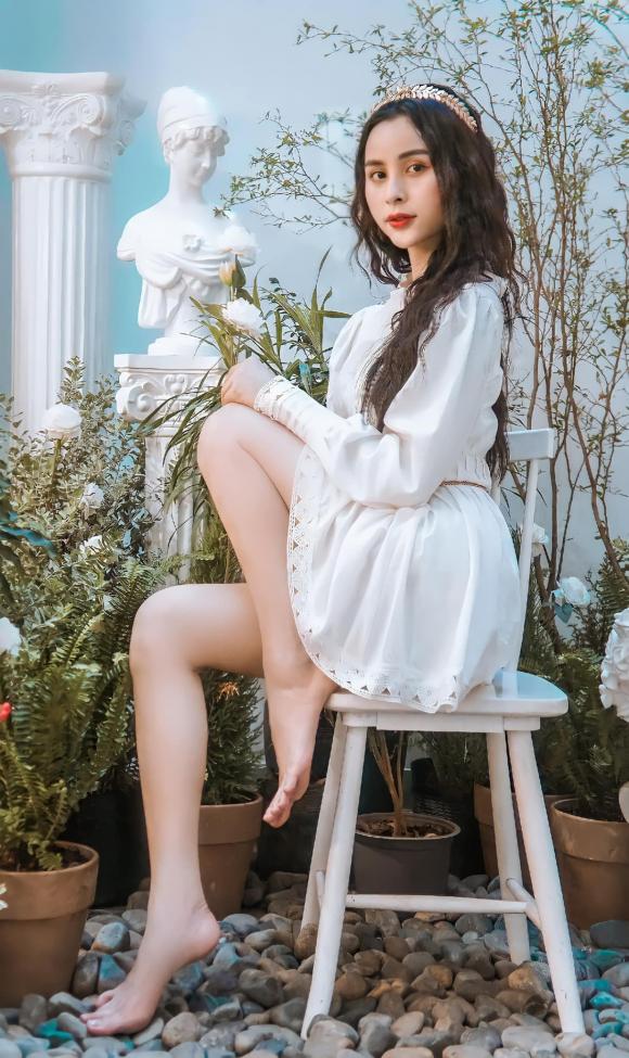 Nguyễn Phạm Tường Vi gây ấn tượng bởi nhan sắc xinh đẹp và vóc dáng chuẩn không cần chỉnh. Ảnh: FB