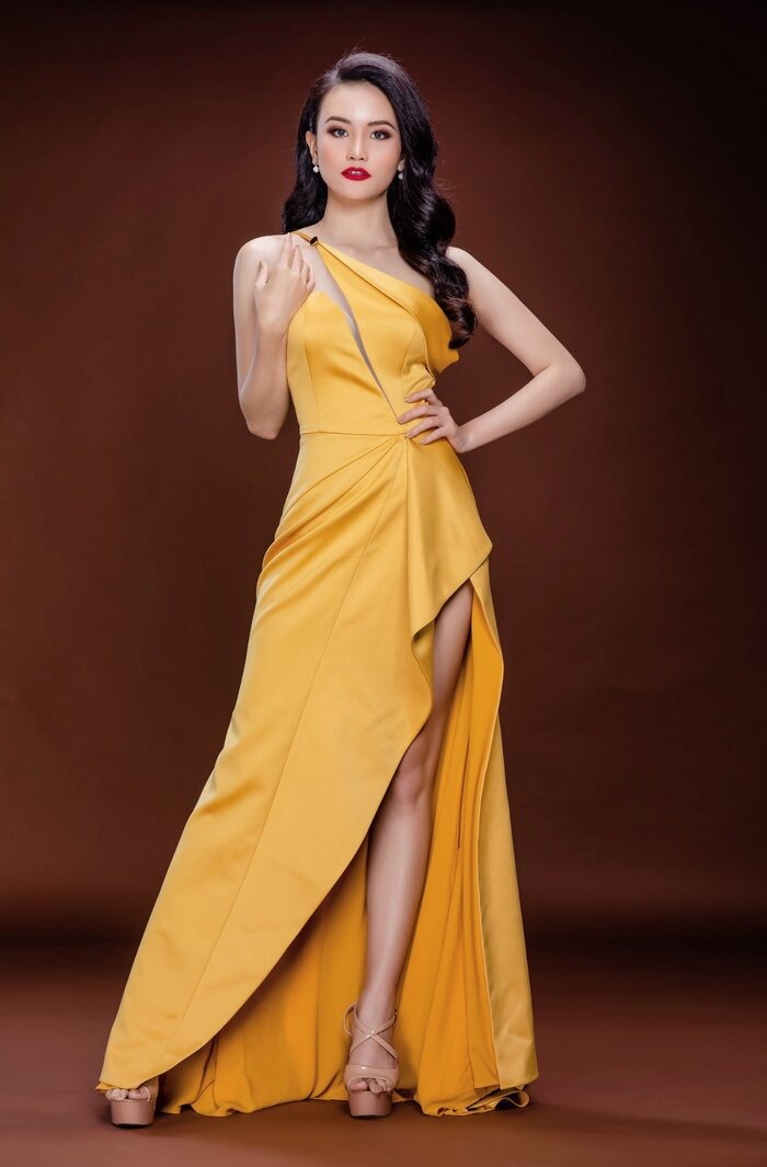 Dù mới 13 tuổi nhưng Mẫn Nhi đã được tham gia trình diễn cho những bộ sưu tập của các nhà thiết kế nổi tiếng như Hoàng Hải, Lê Thanh Hòa, Chung Thanh Phong…