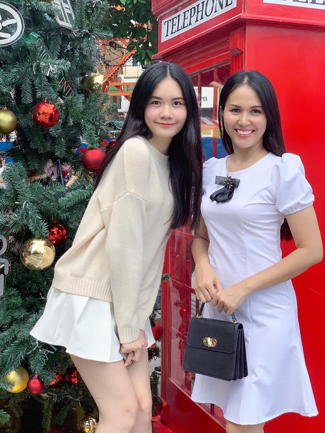 Mẫn Nhi từng được coi là 'Thần đồng catwalk'; 'siêu người mẫu nhí'; 'bản sao Thanh Hằng'... của làng mẫu Việt.