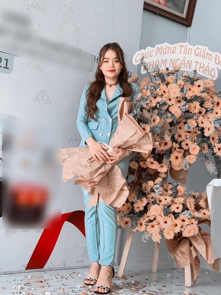 'Thánh sún' Ngân Thảo trong ngày nhận chức. Ảnh: FB 'Thánh sún' Ngân Thảo trong ngày nhận chức. Ảnh: FB
