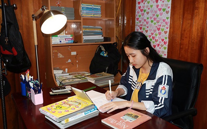 Trừ môn Ngữ văn và môn Tiếng Việt kiểm tra cuối kỳ theo hình thức tự luận hoặc kết hợp giữa tự luận - trắc nghiệm, các môn học còn lại kiểm tra theo hình thức trắc nghiệm. Ảnh minh hoạ Trừ môn Ngữ văn và môn Tiếng Việt kiểm tra cuối kỳ theo hình thức tự luận hoặc kết hợp giữa tự luận - trắc nghiệm, các môn học còn lại kiểm tra theo hình thức trắc nghiệm. Ảnh minh hoạ