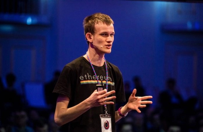 Theo Bloomberg, ví Ether của nhà sáng lập Buterin sở hữu khoảng 333.520 ETH, trị giá 1,09 tỷ USD với giá Ether được tính ở mức 3.278 USD. Theo Bloomberg, ví Ether của nhà sáng lập Buterin sở hữu khoảng 333.520 ETH, trị giá 1,09 tỷ USD với giá Ether được tính ở mức 3.278 USD.