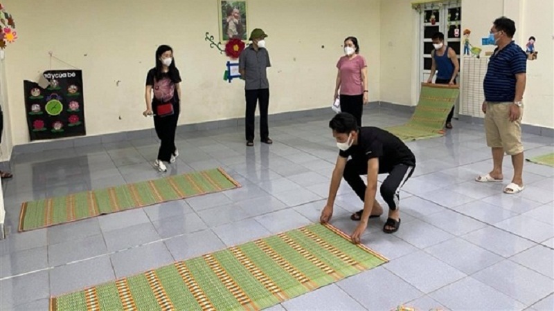 TP Hải Dương đã trưng dụng trường mầm non xã Liên Hồng và chuẩn bị đầy đủ vật dụng như: chăn, chiếu, màn phục vụ các trường hợp cách ly tại đây. Ảnh: VOV