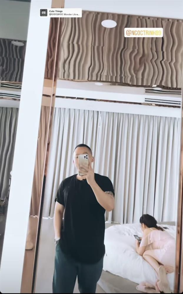 Vũ Khắc Tiệp check-in phòng ngủ ở biệt thự triệu đô của Ngọc Trinh, dân tình đòi 'sa thải' 1 thứ kém sang Vũ Khắc Tiệp check-in phòng ngủ ở biệt thự triệu đô của Ngọc Trinh, dân tình đòi 'sa thải' 1 thứ kém sang