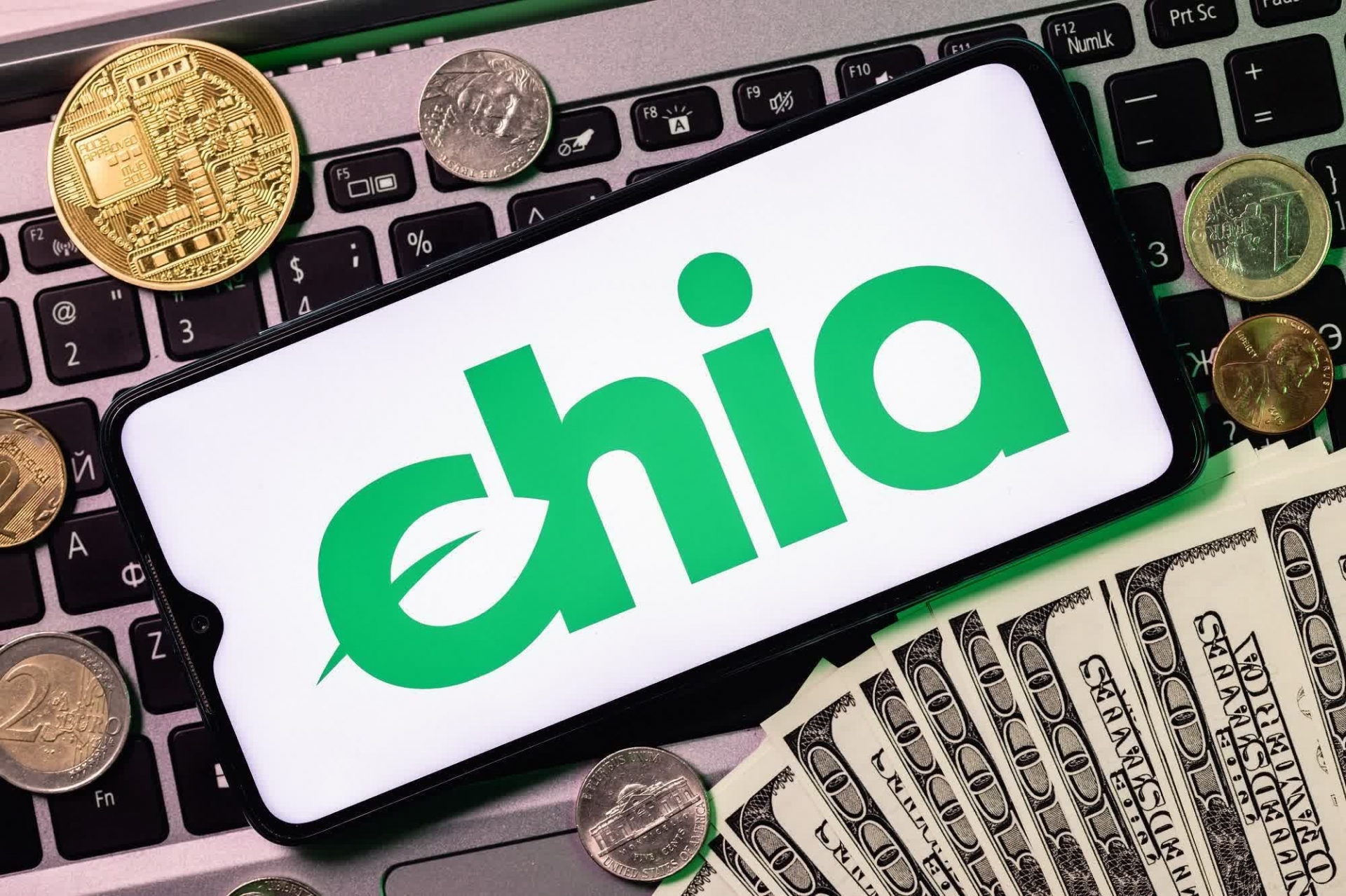 Được xem như một sự thay thế thân thiện với môi trường hơn Bitcoin khi sử dụng khả năng lưu trữ của ổ cứng để khai thác tiền mã hóa thay vì dựa trên sức mạnh tính toán, thế nhưng theo báo cáo mới đây nhất, đồng coin Chia – đồng tiền mã hóa mới của Trung Quốc này không thân thiện với môi trường như người ta tưởng khi nó có thể rút ngắn đáng kể tuổi thọ cho ổ cứng của người dùng. Được xem như một sự thay thế thân thiện với môi trường hơn Bitcoin khi sử dụng khả năng lưu trữ của ổ cứng để khai thác tiền mã hóa thay vì dựa trên sức mạnh tính toán, thế nhưng theo báo cáo mới đây nhất, đồng coin Chia – đồng tiền mã hóa mới của Trung Quốc này không thân thiện với môi trường như người ta tưởng khi nó có thể rút ngắn đáng kể tuổi thọ cho ổ cứng của người dùng.