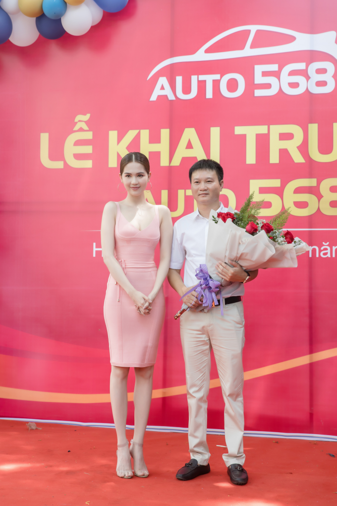 Đào Nguyên rất nổi tiếng trong giới chơi xe và có mối quan hệ thân thiết với nhiều nghệ sĩ tên tuổi. Đào Nguyên rất nổi tiếng trong giới chơi xe và có mối quan hệ thân thiết với nhiều nghệ sĩ tên tuổi.