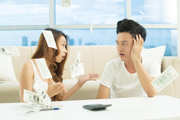 Quy định mới đã giúp các anh chồng có thể “mạnh dạn” xin tiền vợ hơn. Ảnh minh hoạ Quy định mới đã giúp các anh chồng có thể “mạnh dạn” xin tiền vợ hơn. Ảnh minh hoạ