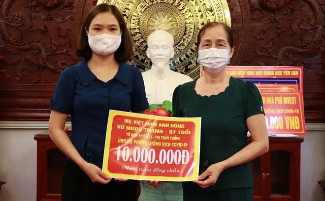 Bắc Giang: Mẹ Việt Nam Anh hùng 97 tuổi dùng tiết kiệm từ nhiều năm mang ủng hộ quỹ phòng, chống dịch Bắc Giang: Mẹ Việt Nam Anh hùng 97 tuổi dùng tiết kiệm từ nhiều năm mang ủng hộ quỹ phòng, chống dịch