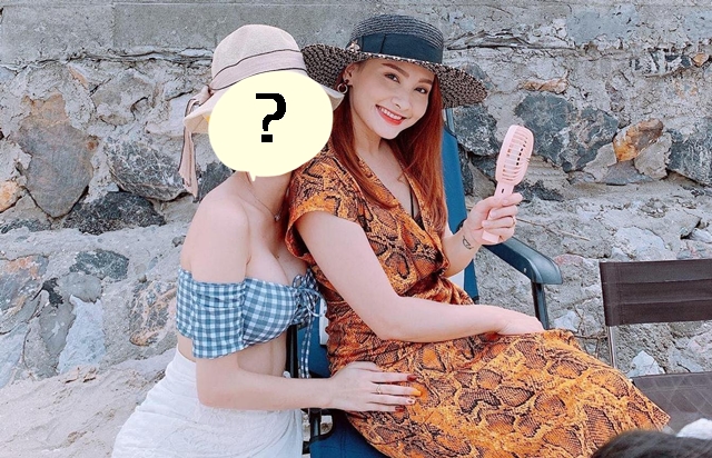 Vụ gái xinh thi hoa hậu nghi lộ clip nóng: Cuối cùng dân mạng cũng tìm ra cảnh cô xuất hiện ở 'Về Nhà Đi Con' Vụ gái xinh thi hoa hậu nghi lộ clip nóng: Cuối cùng dân mạng cũng tìm ra cảnh cô xuất hiện ở 'Về Nhà Đi Con'