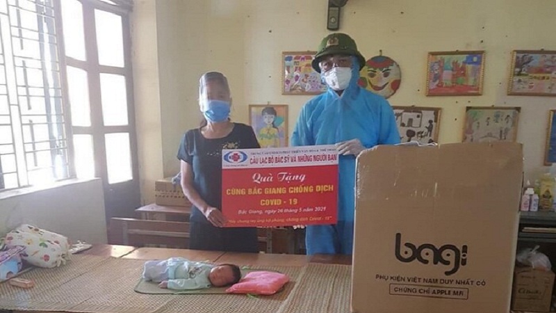 Thương cảm cho các bạn trường mầm non Lê Lợi (TP Bắc Giang) phải đi cách ly, không có bố mẹ ở bên cạnh, 1 bé gái 5 tuổi ở TP. Bắc Giang đã nói với mẹ muốn ủng hộ heo đất để phòng chống dịch. Ảnh: FB Thương cảm cho các bạn trường mầm non Lê Lợi (TP Bắc Giang) phải đi cách ly, không có bố mẹ ở bên cạnh, 1 bé gái 5 tuổi ở TP. Bắc Giang đã nói với mẹ muốn ủng hộ heo đất để phòng chống dịch. Ảnh: FB