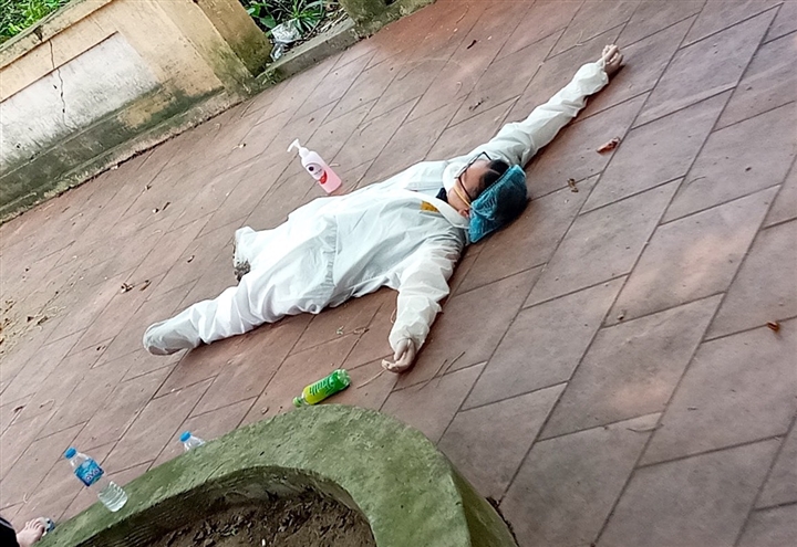 Bác sĩ khoe vũ đạo hài hước xua tan nỗi vất vả, mệt mỏi giữa tâm dịch Bắc Giang - Ảnh 1 Bác sĩ khoe vũ đạo hài hước xua tan nỗi vất vả, mệt mỏi giữa tâm dịch Bắc Giang - Ảnh 1