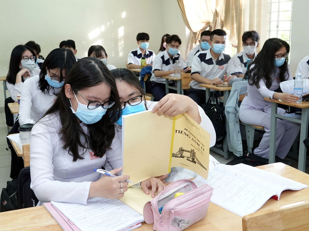 Tại hội nghị, Vụ Giáo dục đại học, Bộ GD-ĐT đã đề nghị các cơ sở đào tạo, các Sở GD-ĐT cho ý kiến về việc giảm mức lệ phí đăng ký xét tuyển cho thí sinh. Cụ thể, mỗi thí sinh chỉ phải đóng mức lệ phí 25.000 đồng/nguyện vọng. Ảnh minh hoạ Tại hội nghị, Vụ Giáo dục đại học, Bộ GD-ĐT đã đề nghị các cơ sở đào tạo, các Sở GD-ĐT cho ý kiến về việc giảm mức lệ phí đăng ký xét tuyển cho thí sinh. Cụ thể, mỗi thí sinh chỉ phải đóng mức lệ phí 25.000 đồng/nguyện vọng. Ảnh minh hoạ