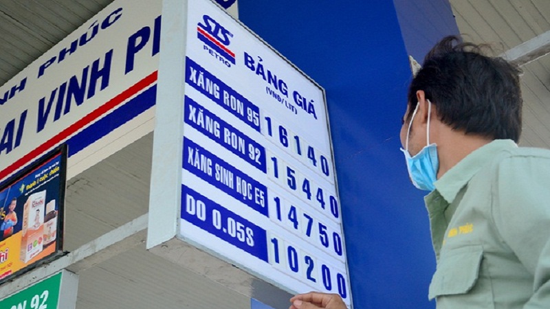 Giá xăng dầu đồng loạt tăng mạnh, cao nhất trong vòng 16 tháng 1