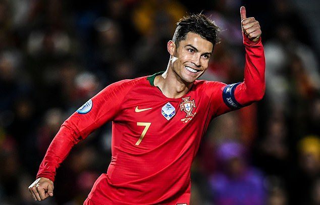 Ngoài mục tiêu bảo vệ chức vô địch, siêu sao của Juventus còn có động lực cho riêng cá nhân mình. CR7 đang cần thêm 6 bàn thắng nữa để trở thành cầu thủ ghi bàn nhiều nhất mọi thời đại ở cấp độ ĐTQG. Ngoài mục tiêu bảo vệ chức vô địch, siêu sao của Juventus còn có động lực cho riêng cá nhân mình. CR7 đang cần thêm 6 bàn thắng nữa để trở thành cầu thủ ghi bàn nhiều nhất mọi thời đại ở cấp độ ĐTQG.