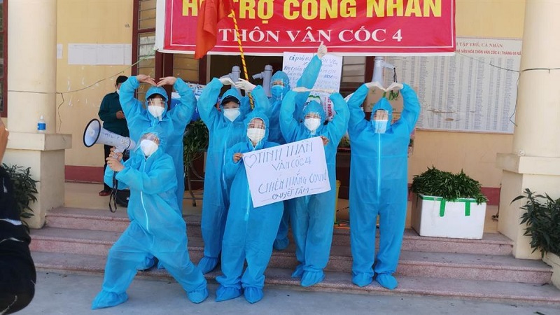 Đội tình nguyện viên 'siêu thị 0 đồng' ở Bắc Giang ‘quẩy’ tưng bừng dưới nắng nóng để cổ vũ tinh thần chống dịch - Ảnh 1